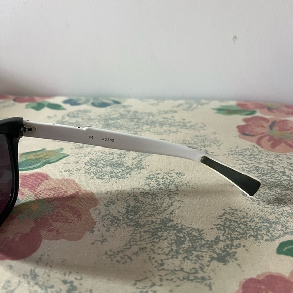 Guess Sunglasses - Picture 6 of 9